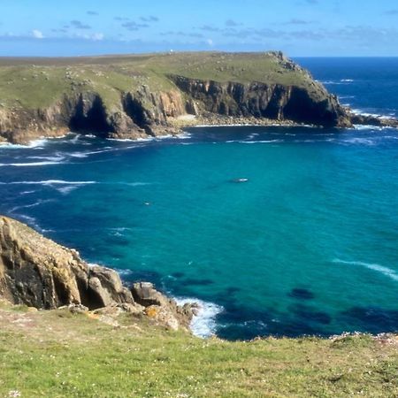 2 Bedroom Cottage Sleeps 4 With Hot-Tub, & Shared Pool Use Sennen Eksteriør billede