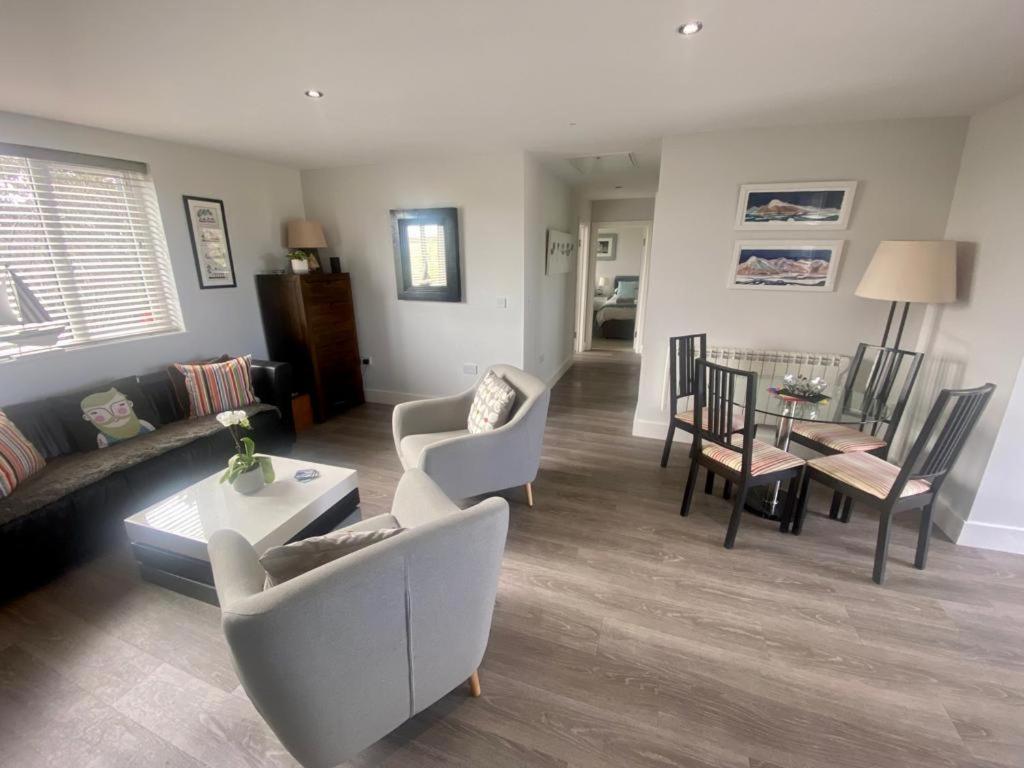 2 Bedroom Cottage Sleeps 4 With Hot-Tub, & Shared Pool Use Sennen Eksteriør billede