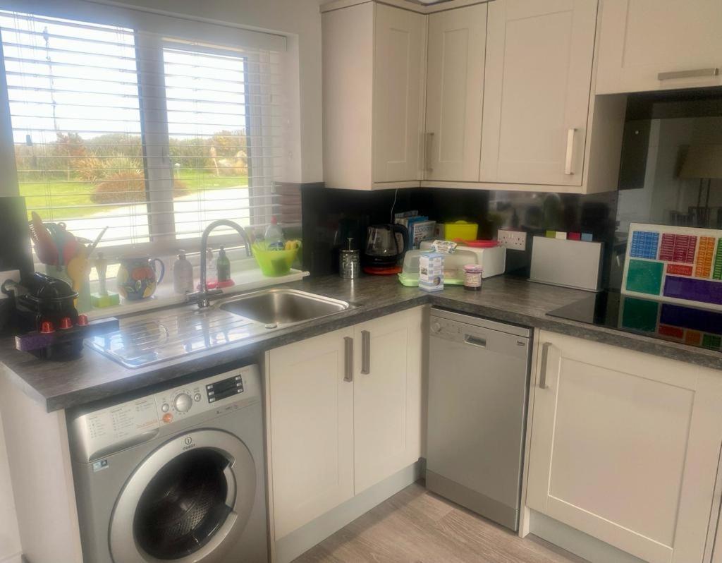 2 Bedroom Cottage Sleeps 4 With Hot-Tub, & Shared Pool Use Sennen Eksteriør billede