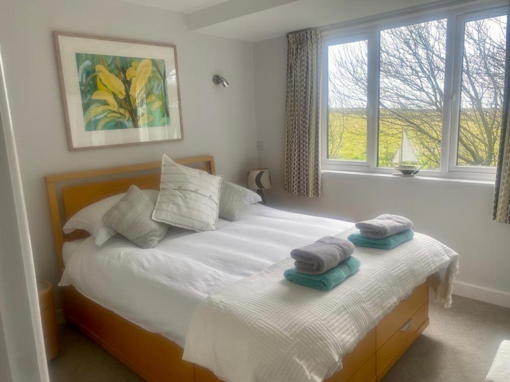 2 Bedroom Cottage Sleeps 4 With Hot-Tub, & Shared Pool Use Sennen Eksteriør billede