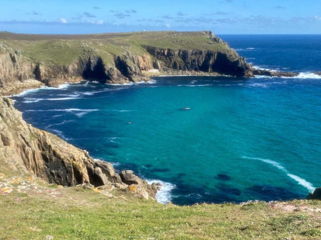 2 Bedroom Cottage Sleeps 4 With Hot-Tub, & Shared Pool Use Sennen Eksteriør billede