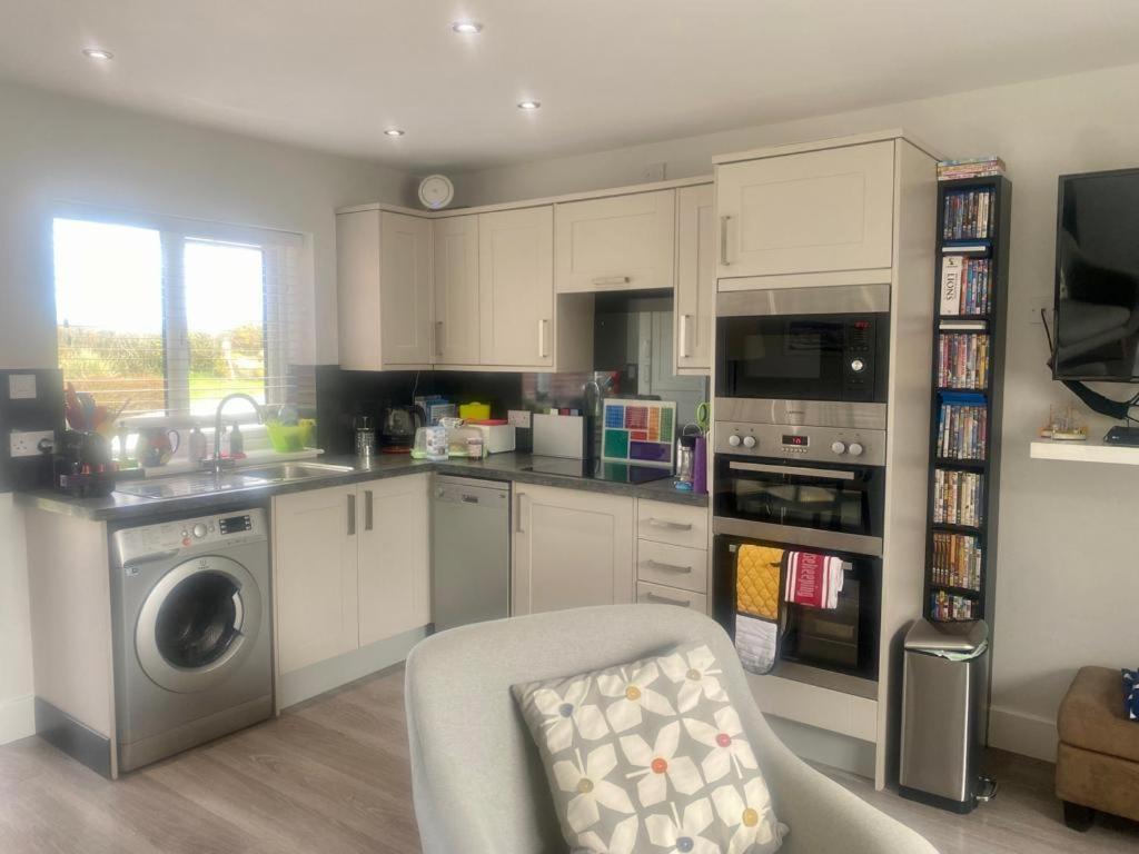 2 Bedroom Cottage Sleeps 4 With Hot-Tub, & Shared Pool Use Sennen Eksteriør billede