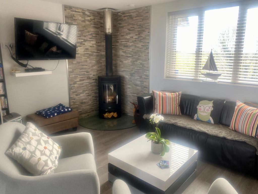 2 Bedroom Cottage Sleeps 4 With Hot-Tub, & Shared Pool Use Sennen Eksteriør billede