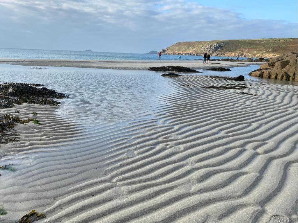 2 Bedroom Cottage Sleeps 4 With Hot-Tub, & Shared Pool Use Sennen Eksteriør billede