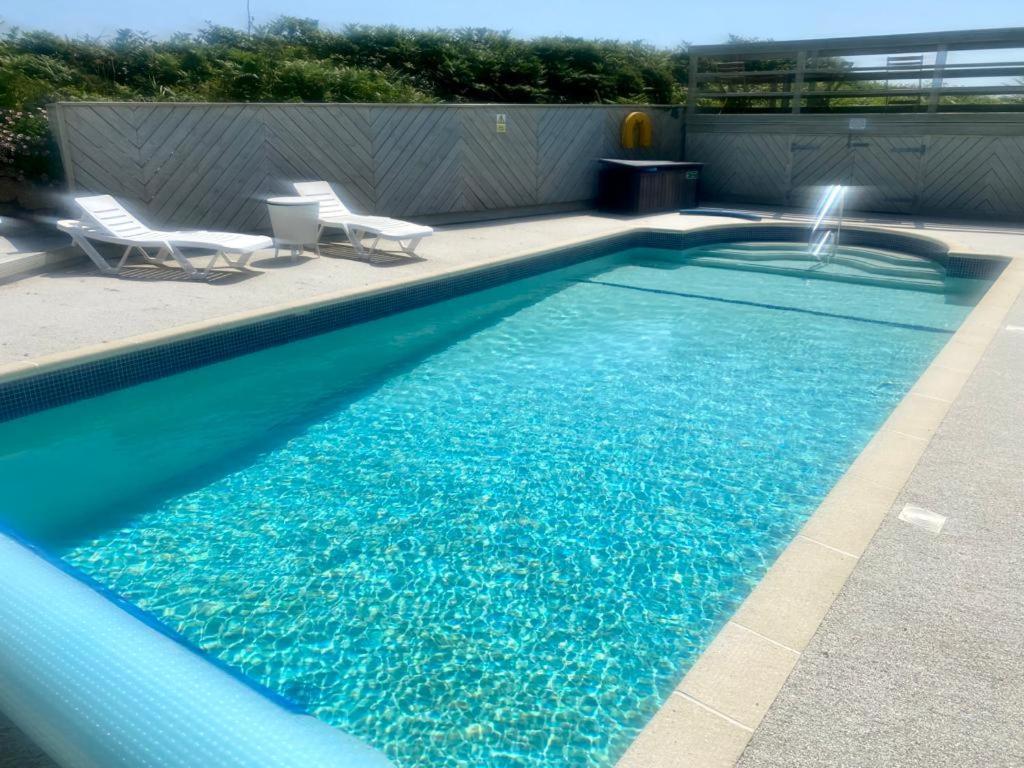 2 Bedroom Cottage Sleeps 4 With Hot-Tub, & Shared Pool Use Sennen Eksteriør billede